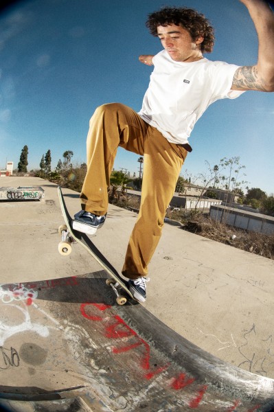 FA21_Skate_AuthenticChinoRelaxed_RowanZorilla_AA96239